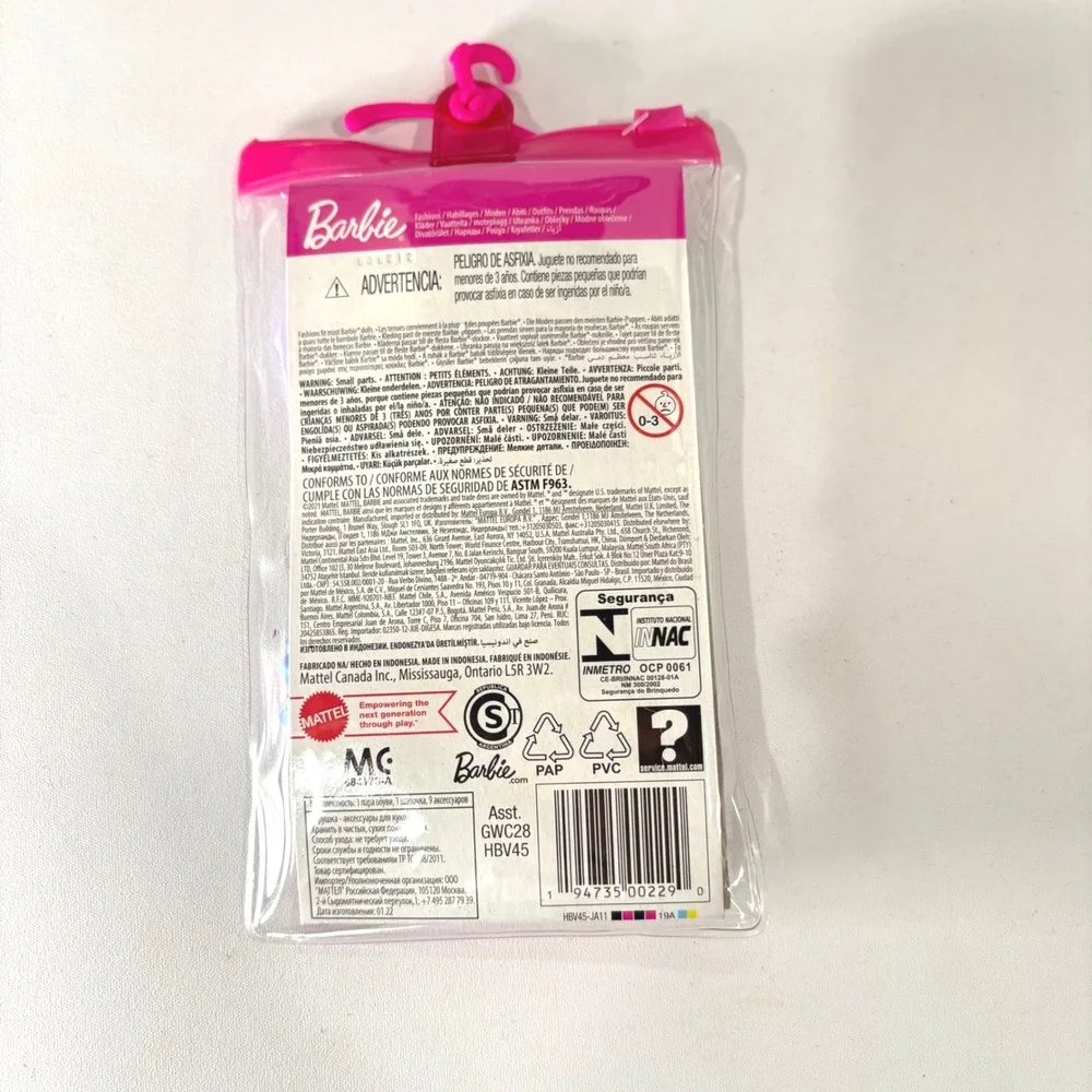 Barbie Travel Accessory Pack Neck Pillow Headphones Camera Sunblock GWC28 HBV45